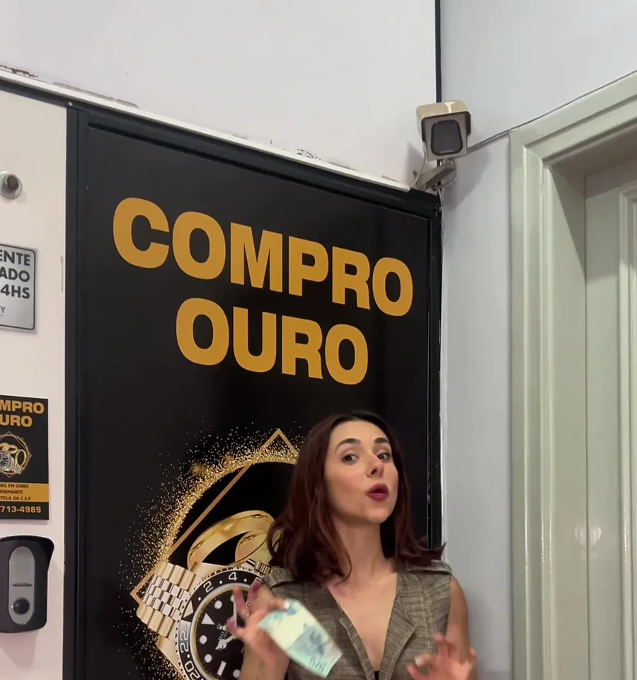 Porta preta Compro Ouro da TH Joias, sala 2