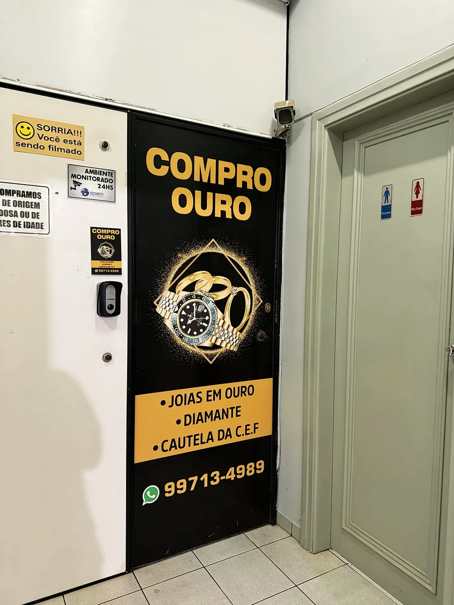 Porta Compro Ouro da TH Joias com câmeras e aviso de ambiente monitorado 24 horas